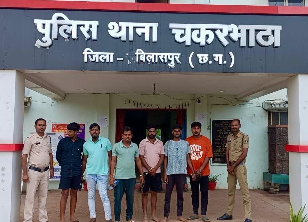 सड़क पर शराब पीकर हुड़दंग मचा रहे 6 बदमाश गिरफ्तार, पुलिस ने भेजा जेल; तीन बाइक भी जब्त..