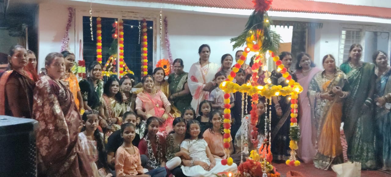 हरितालिका तीज पर मातृशक्ति ने किया सामूहिक पूजन, गूंजी भक्ति की ध्वनि..
