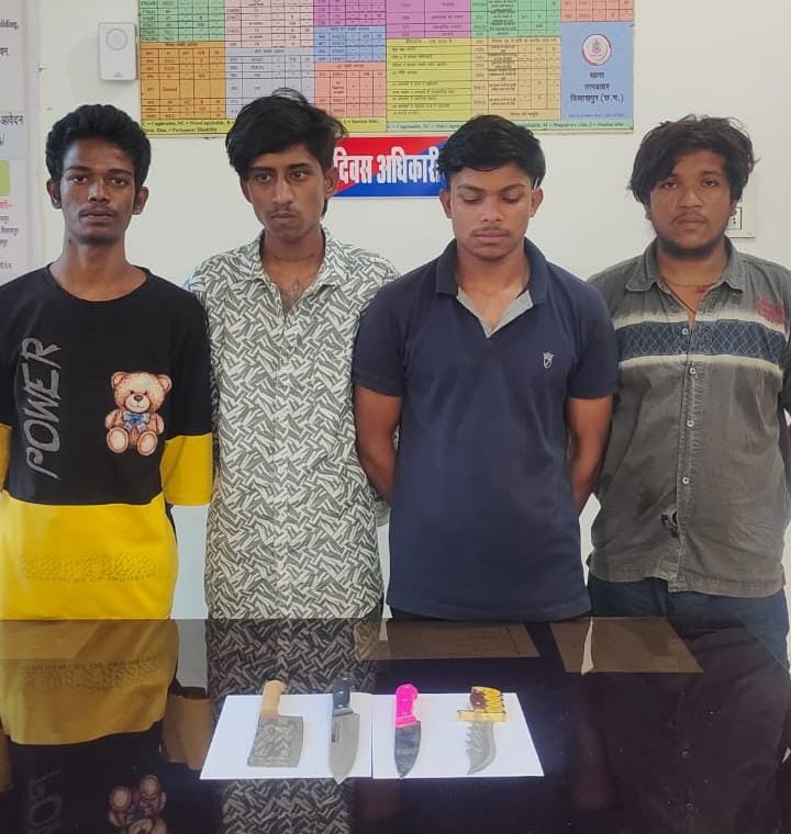 बर्थडे पार्टी में चाकू चमकाई, बर्थडे बॉय समेत चार युवक गिरफ्तार, हथियार बरामद..