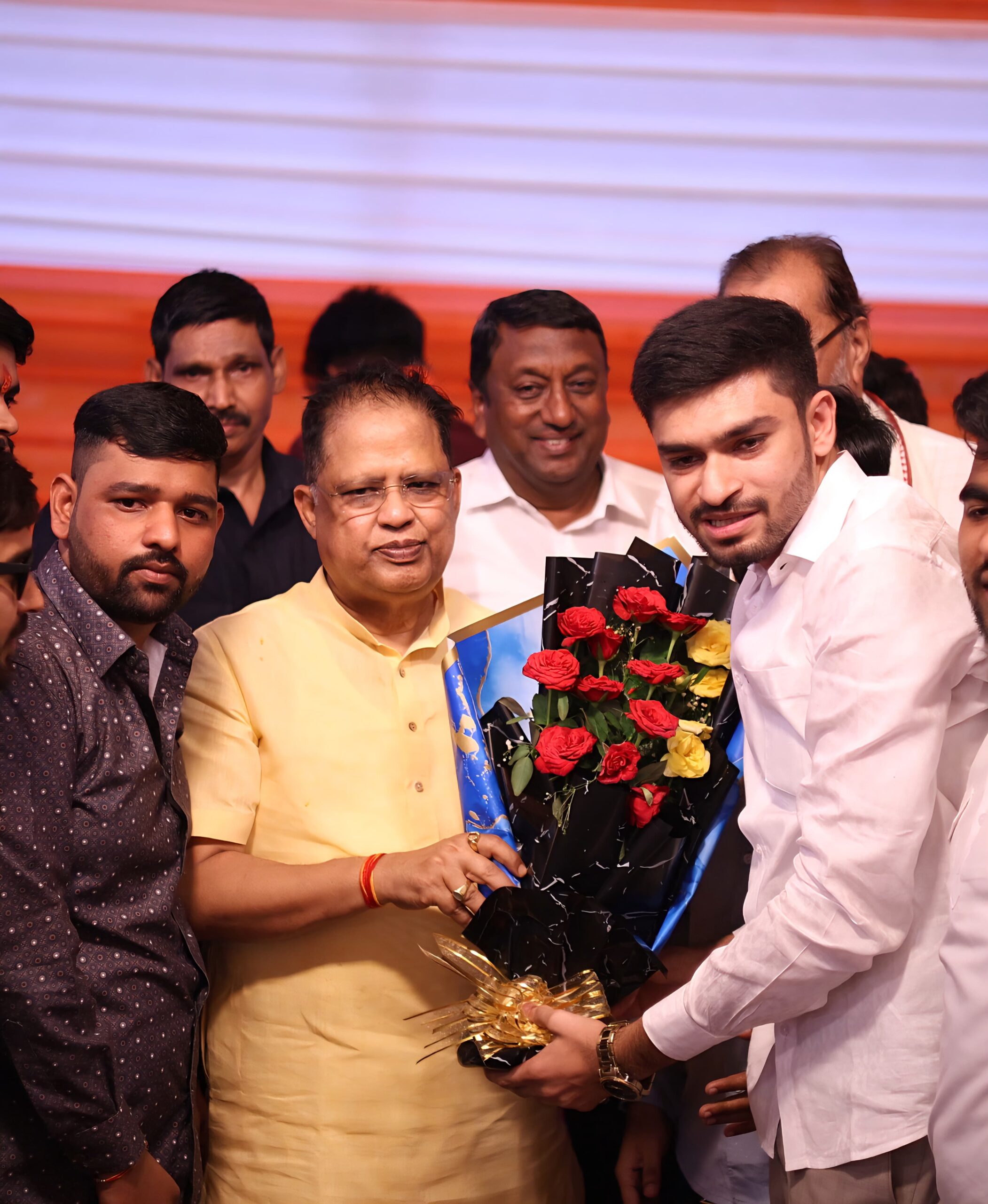 विधानसभा संयोजक साहिल भाभा ने विधायक अमर अग्रवाल को दी जन्मदिन की शुभकामनाएं..