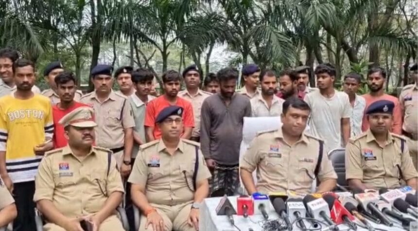 बड़ी कामयाबी : रायगढ़ पुलिस ने पकड़ा 40 लाख की 52 बाइक चुराने वाला गिरोह, 18 आरोपी गिरफ्तार..