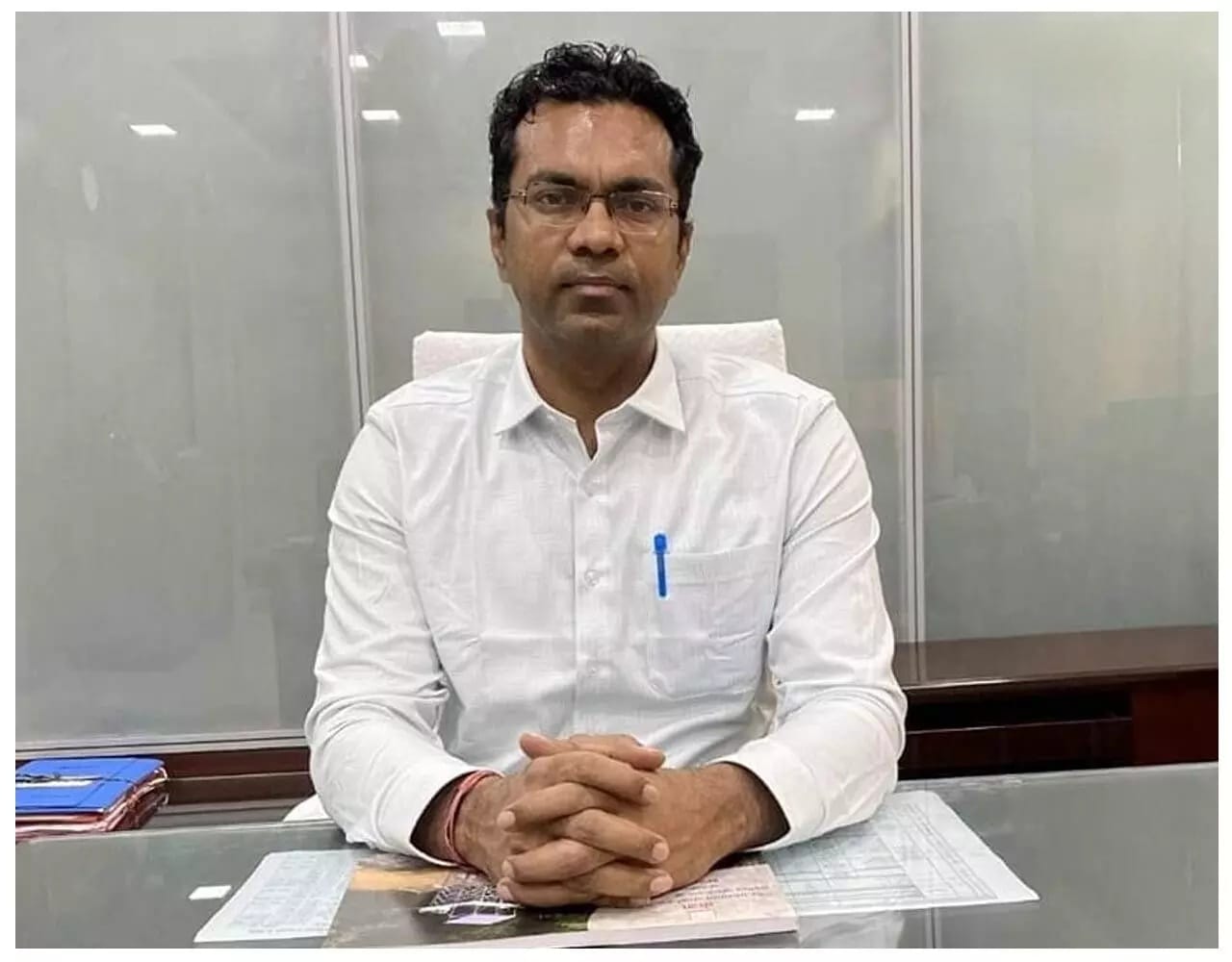 छत्तीसगढ़ क्रेडा CEO राणा पर पदोन्नति में भेंट लेने का आरोप ; कोर्ट जाने वाले कर्मचारियों को धमकाया, ट्रांसफर और आत्महत्या की चेतावनी!