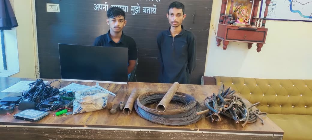सुने मकानों से चोरी करने वाले गिरोह का पर्दाफाश : 2 गिरफ्तार, 3 नाबालिग भी शामिल ,78,000 का सामान बरामद..