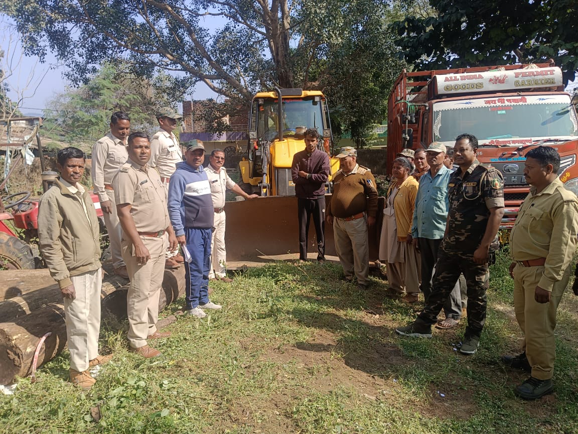 वन भूमि पर अवैध उत्खनन : खेत बनाने की कोशिश में JCB मशीन जब्त, आरोपी पर वन अपराध दर्ज..