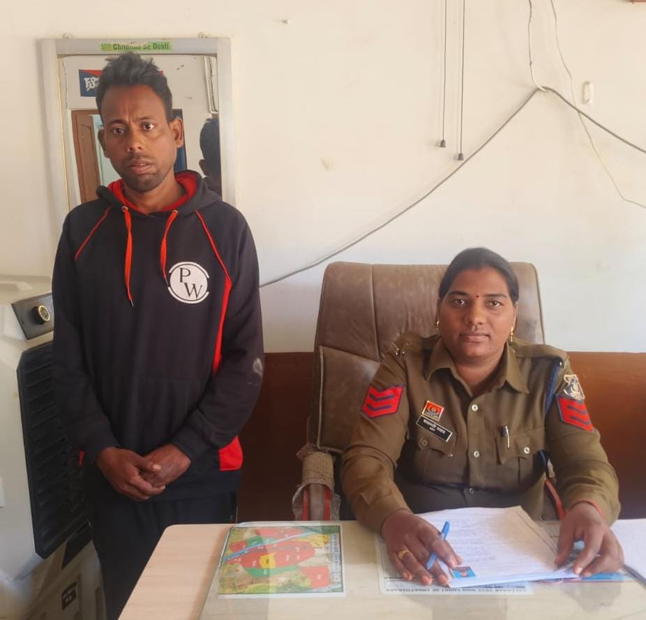 नहाती महिला को अकेली पाकर पड़ोसी ने घर में घुसकर की अश्लील हरकत, भागकर बचाई इज्जत..