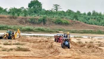 ऑनलाइन रेत नीलामी ने ढाई गुना घटाए बोलीदार, तीन घाटों पर सरकार को हुआ 91 लाख का नुकसान..