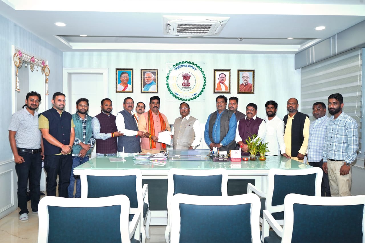 धान खरीदी मुद्दों पर सक्रिय भाजपा किसान मोर्चा के आलोक ठाकुर ने सरकार को सौंपे सुझाव टोकन लिमिट बढ़ाने की रखी मांग..