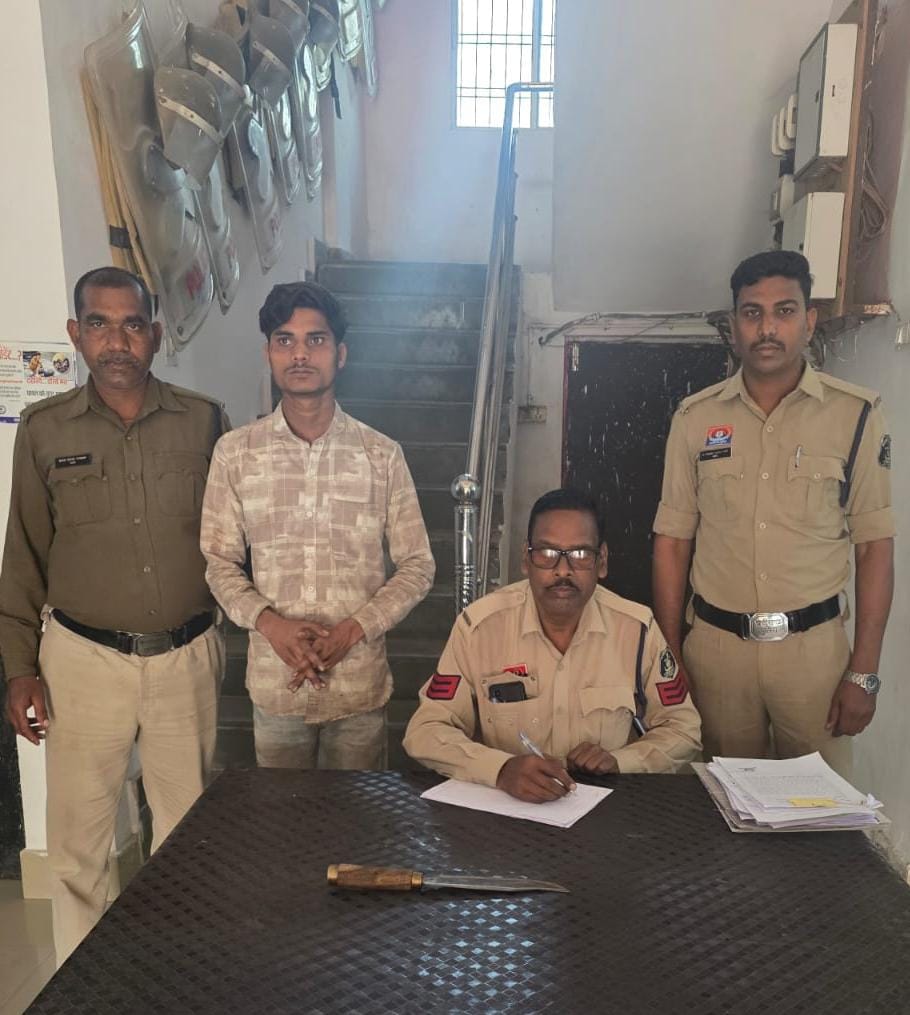 जयरामनगर के साप्ताहिक बाजार में गड़ासा लहराकर दहशत फैलाने वाला युवक गिरफ्तार, मस्तूरी पुलिस ने भेजा जेल..