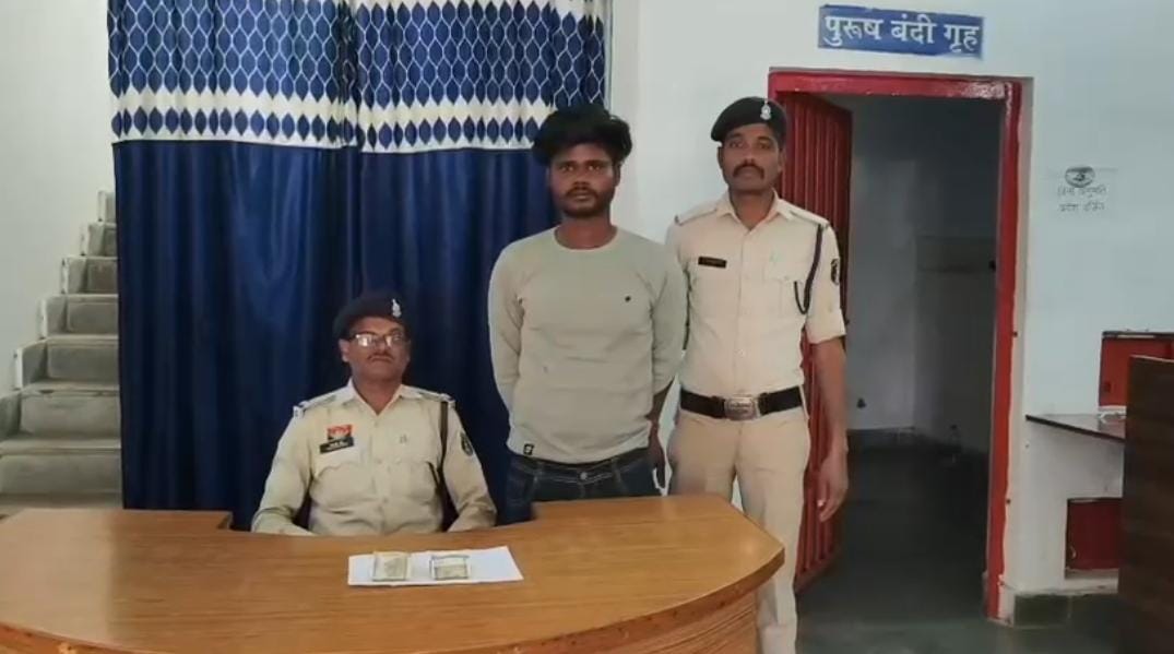 रतनपुर पुलिस की बड़ी कार्रवाई : बैंक में हाथ साफ करने वाला कवर्धा का शातिर पॉकेटमार गिरफ्तार, 33 हजार बरामद..