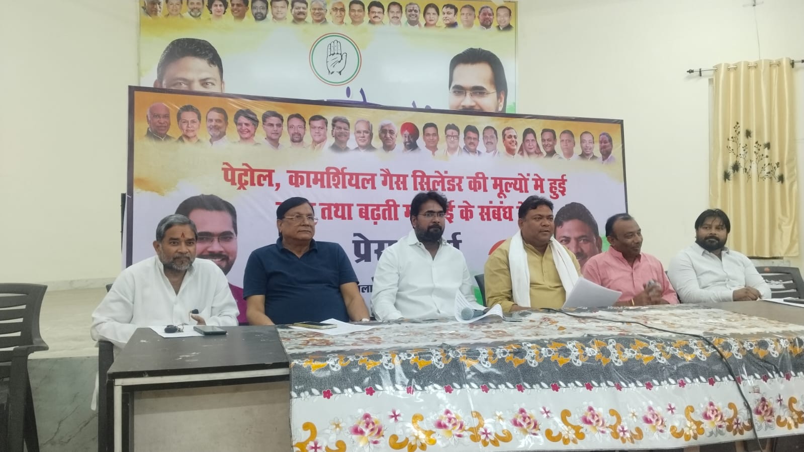 महंगाई पर कांग्रेस का हमला : ‘मोदी सरकार की आर्थिक नीतियां और कूटनीतिक विफलता से बढ़ा जनता पर बोझ’..