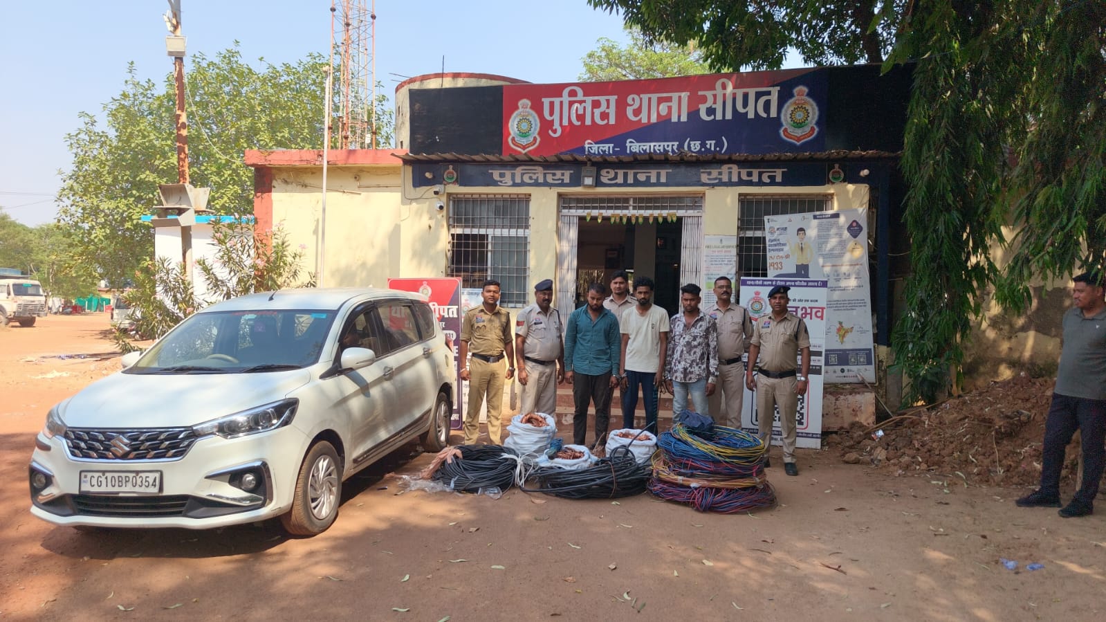 सीपत पुलिस की बड़ी कार्रवाई : मोबाइल टॉवर केबल चोरी करने वाला गिरोह पकड़ा, लाखों का माल जब्त..