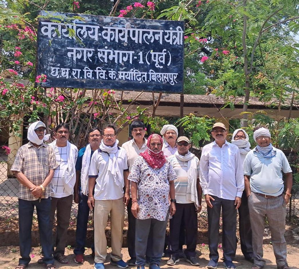 बार-बार बिजली कटौती से फूटा लोगों का गुस्सा, विद्युत विभाग कार्यालय का घेराव कर सौंपा ज्ञापन..