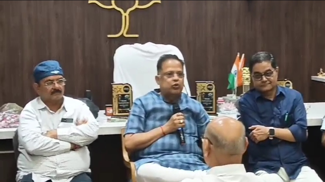 ‘जनता भाषण नहीं, विकास देखती है’: अमर अग्रवाल का बड़ा सियासी हमला, बिना नाम लिए पूर्व विधायक पर साधा निशाना.. देखें वीडियो..