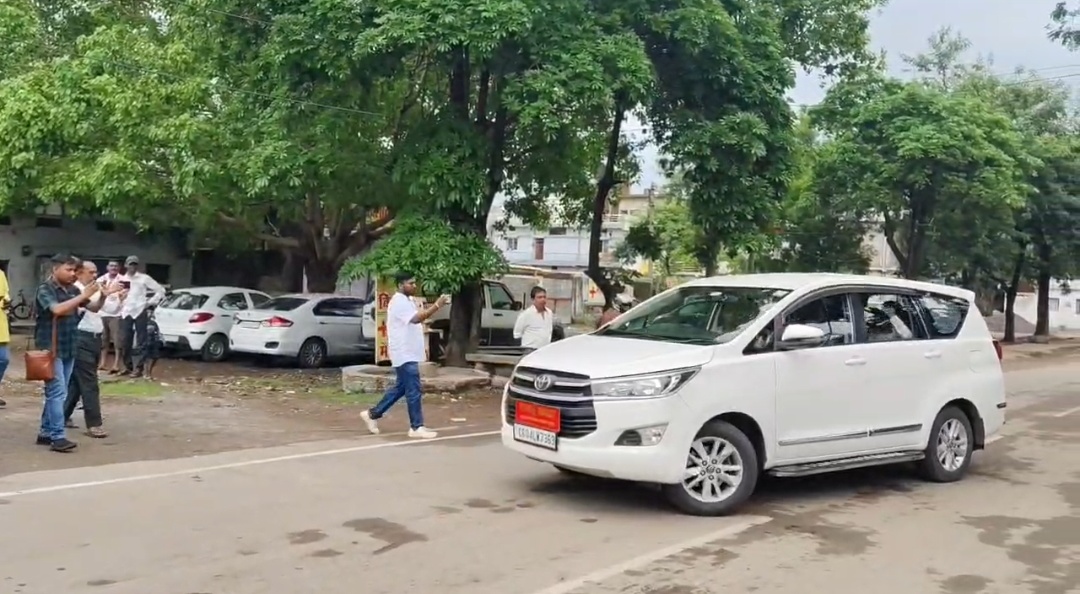 बलौदाबाजार में आधी रात ईडी और इनकम टैक्स की संयुक्त दबिश : पीतल कारोबारी राजकुमार सराफ के ठिकानों पर दस्तावेजों की पड़ताल जारी, बाजार में हड़कंप..