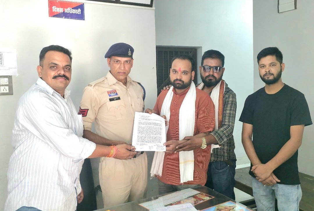 सोशल मीडिया पोस्ट पर बवाल : हिंदू देवी-देवताओं पर आपत्तिजनक टिप्पणी के खिलाफ विहिप-बजरंग दल ने पेंड्रा थाने में दी शिकायत..
