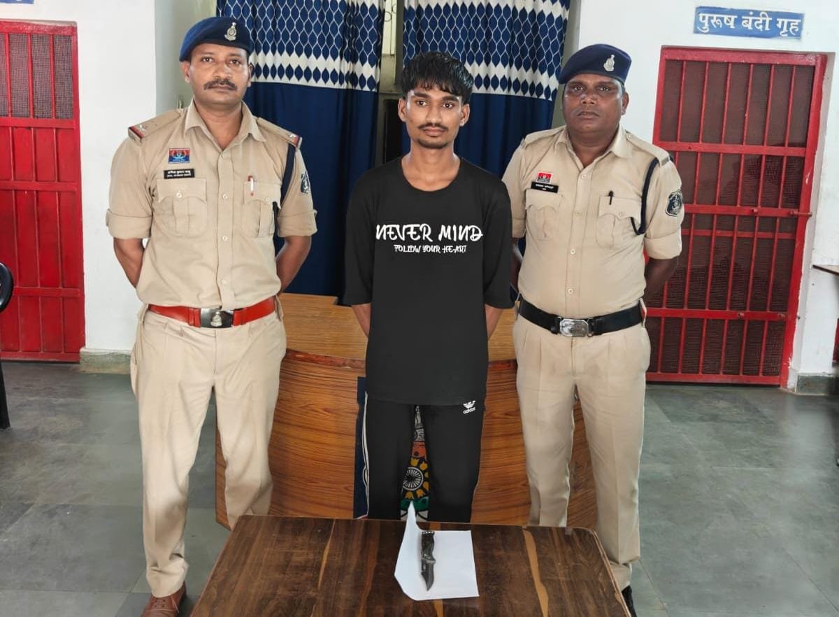 सोशल मीडिया पर चाकू दिखाकर दहशत फैलाने वाला युवक गिरफ्तार..