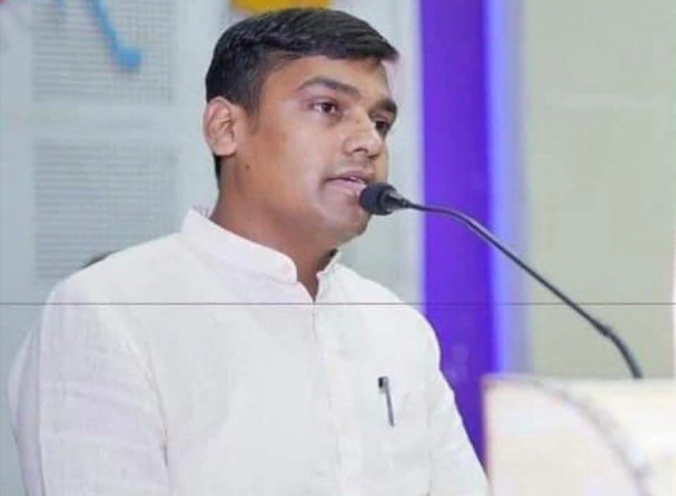 डीईओ पर कार्रवाई, स्थापना शाखा के बाबू पर सवाल बरकरार..