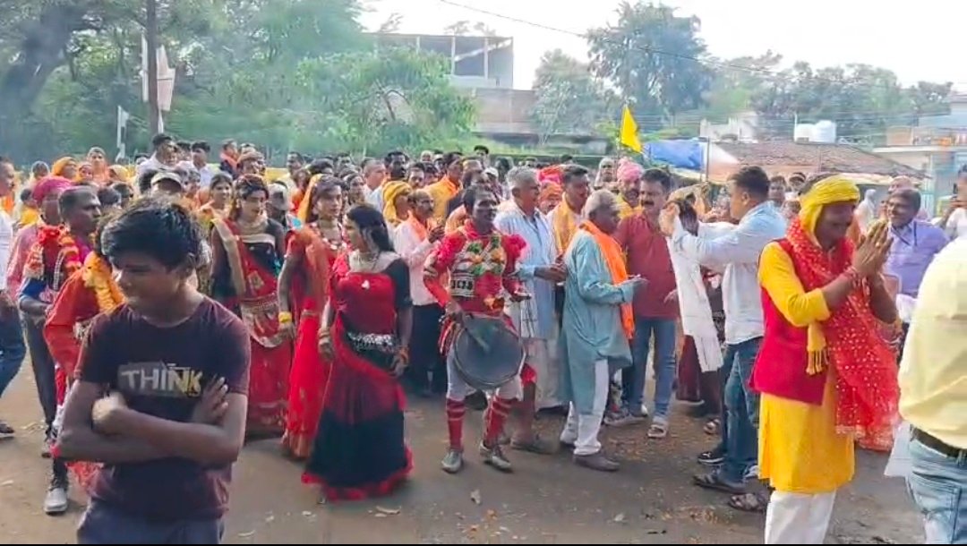 पुष्पवर्षा और जयकारों से गूंजा पेंड्रा, यादव समाज की शोभायात्रा का विहिप ने किया भव्य स्वागत..