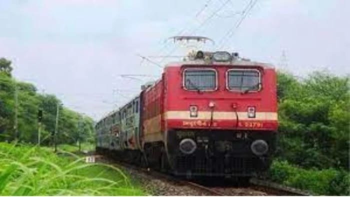ट्रेनों और स्टेशनों के खाने पर अब तीसरी एजेंसी की नजर ; IRCTC ने QCI से किया करार..